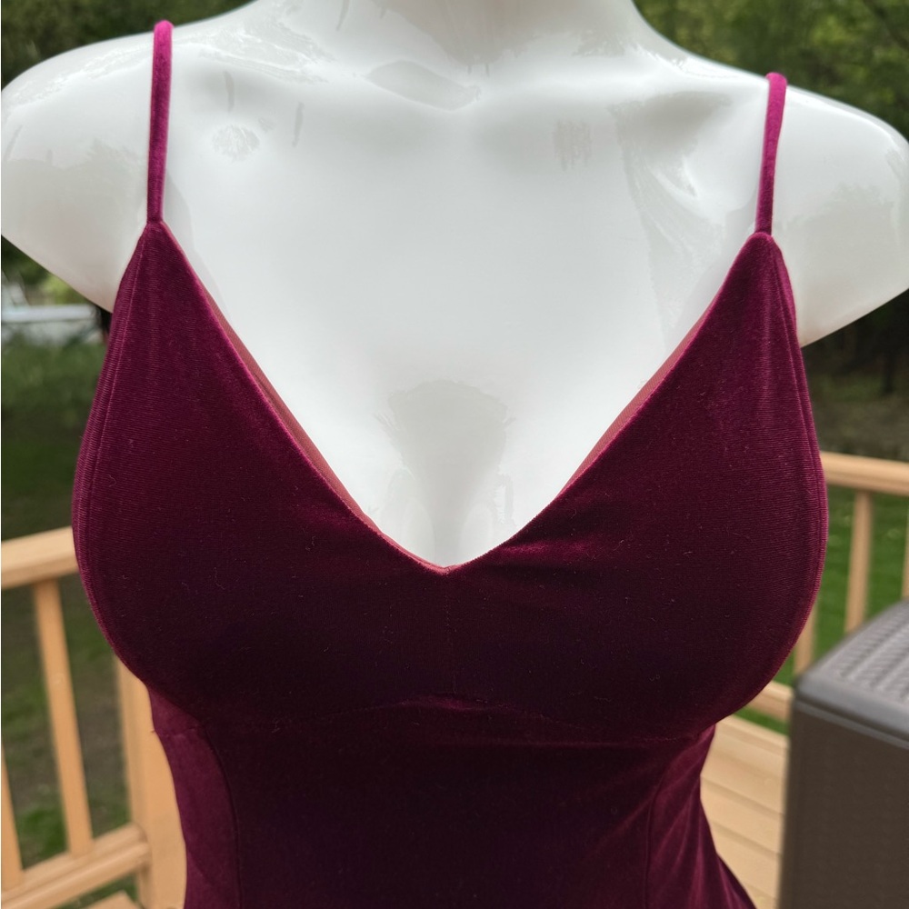 Yolanda Baraschi Elegant Burgundy Velvet Spaghetti Strap Dress size 0 - Picture 3 of 15
